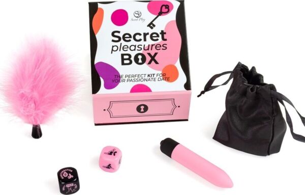 Gra erotyczna Secret Pleasures Box od Secret Play z dwiema kośćmi, różowym wibratorem pociskiem, różowym piórkiem i czarnym satynowym woreczkiem