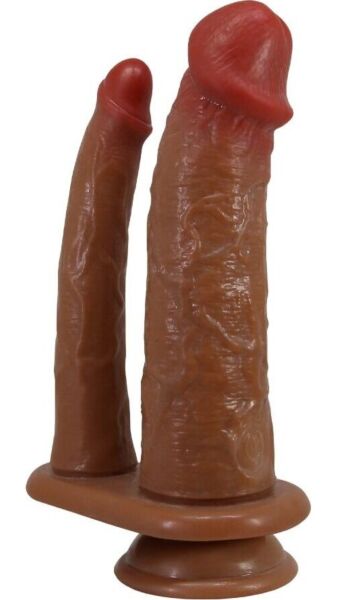 Dildo podwójne Pretty Love BW-008144Z w cielistym kolorze, z jednym dłuższym i cieńszym ramieniem oraz drugim grubszym
