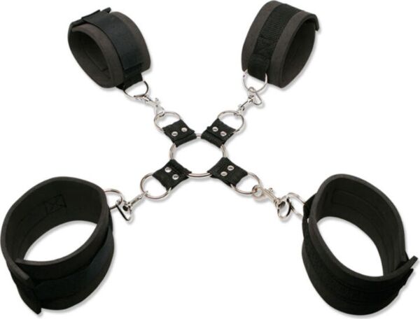 Pipedream Extreme Hogtie Kit z kajdankami na nadgarstki i kostki, metalowym łącznikiem hogtie i opaską na oczy