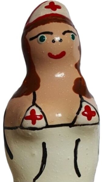 Śmieszna prezerwatywa Condomerie Pielęgniarka brunetka, ręcznie malowana
