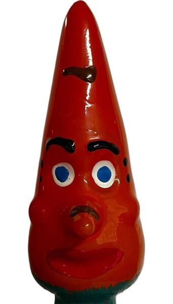 Dekoracyjna prezerwatywa Condomerie Carrot XL z motywem marchewki