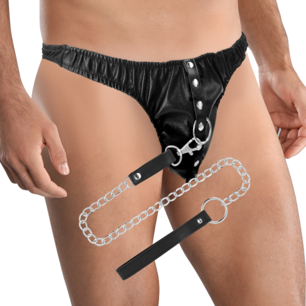 Stringi Darkness Submission Thong with Metal Chain z metalowym łańcuszkiem i kółkami w kształcie litery D