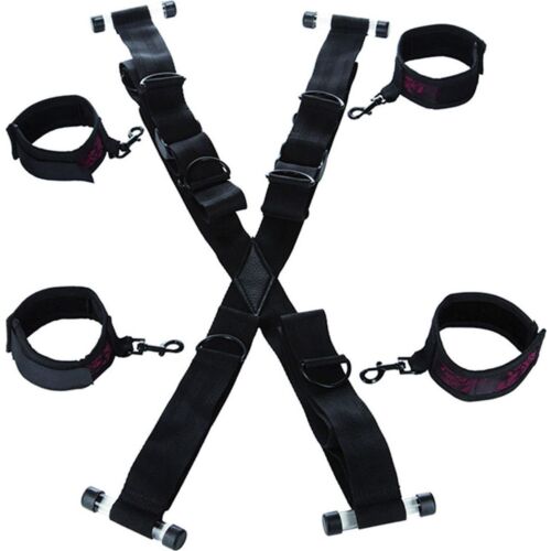 Krzyż do drzwi CALEXOTICS Scandal — kajdanki