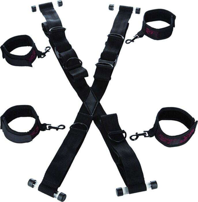 Krzyż do drzwi CALEXOTICS Scandal — kajdanki