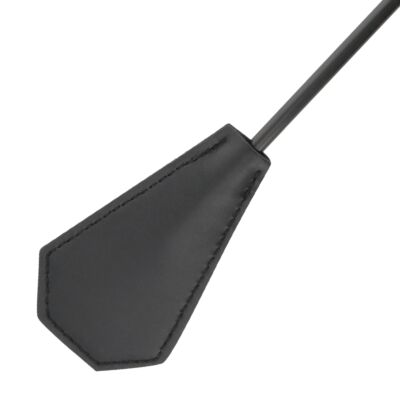 Pióro z ciemnego drewna