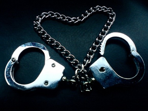 Kompletny Przewodnik po Uległości Seksualnej: Role i Bezpieczeństwo BDSM